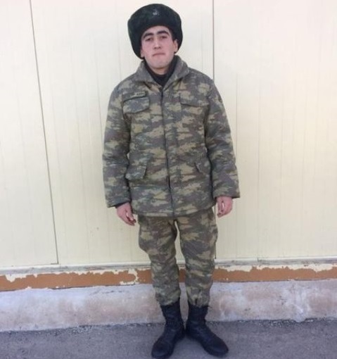 Он был очень эмоциональный - друг покончившего с собой азербайджанского солдата